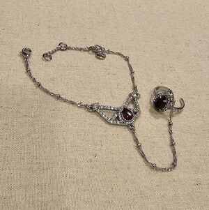 Chloe + Isabel Bracelet w/ Attached Ring NWOT